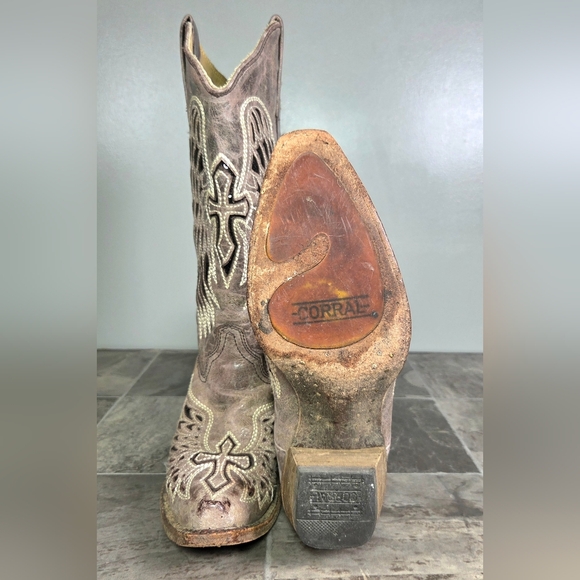 Y2K CORRAL WING & CROSS DISTRESSED WESTERN SEQUIN BOOTS. - Picture 8 of 12
